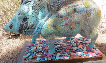 javelina sculp-ture