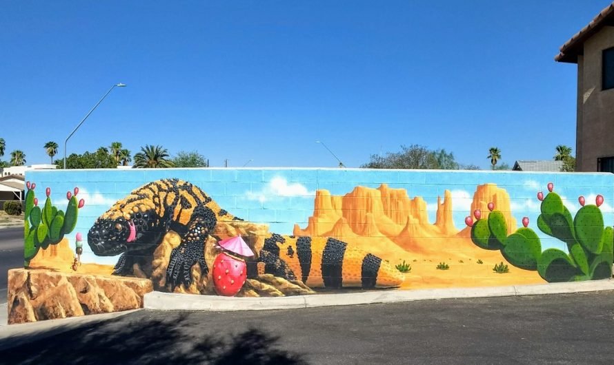 Gila Monster loves ice cream on this Tucson mural