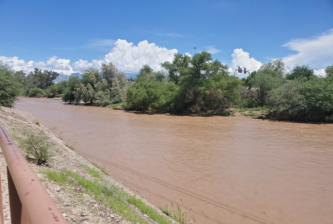 Santa Cruz River Before and After–no kayaks | I saw it in Tucson