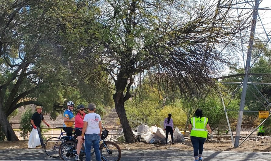 Trashy Divas clean up the  Santa Cruz River
