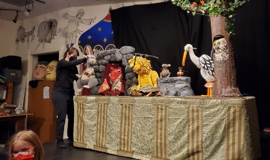 Should You See Puppets at the Mall?  Of course!