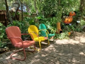 3 chairs and parrot in the Mexican garden