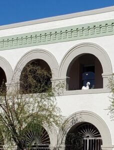 Hotel Glenwood swan on second floor balcony