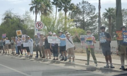 No Kings demonstrators along River Road Tucson